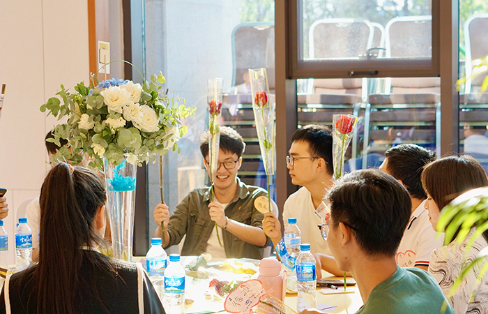 1605596983283476.jpg 男嘉賓為心動女孩準備的玫瑰小.jpg